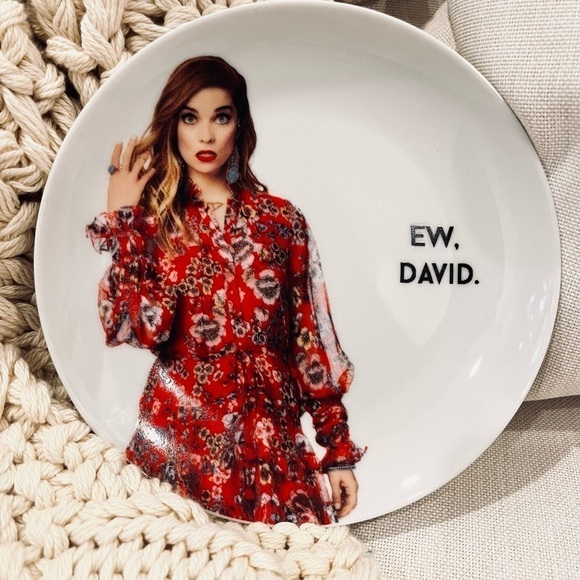 NEW Schitt’s Creek TV Show Collectible Ceramic Plates Unique Fun Holiday Gift - Picture 6 of 10